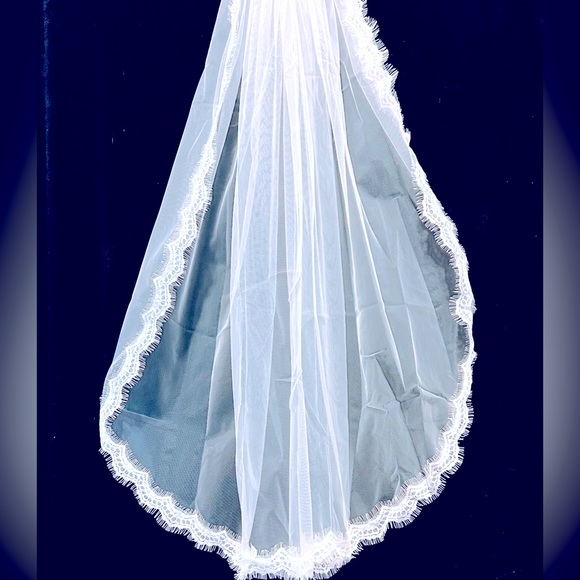 💕A single Tiered Bridal Wedding Veil. - Picture 2 of 6